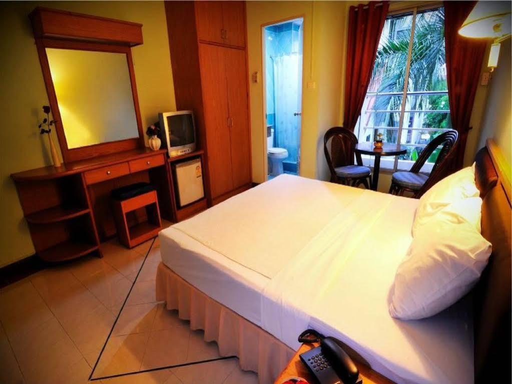 Boonthavon Aparthotel Chiang Mai Exterior photo